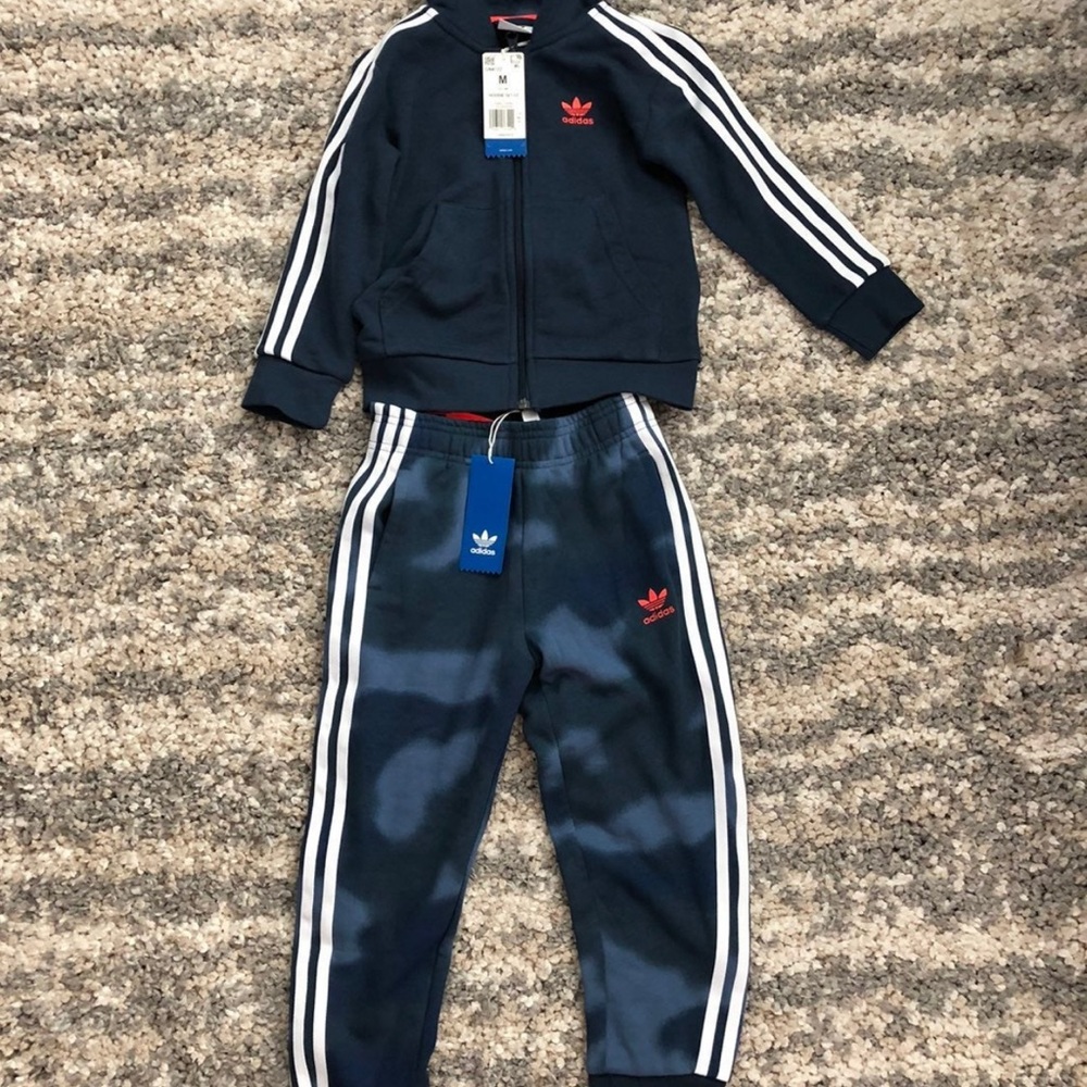 Boys Adidas Track Sweat  Suit